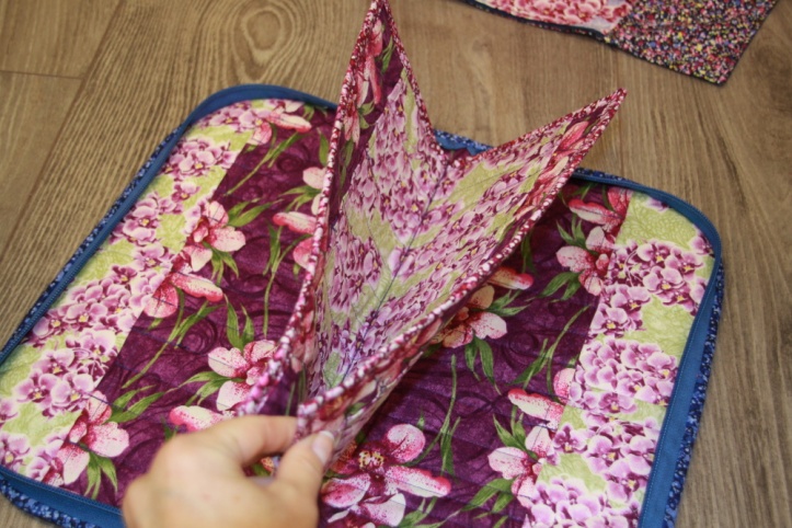 Lace making bag bobbin pocket